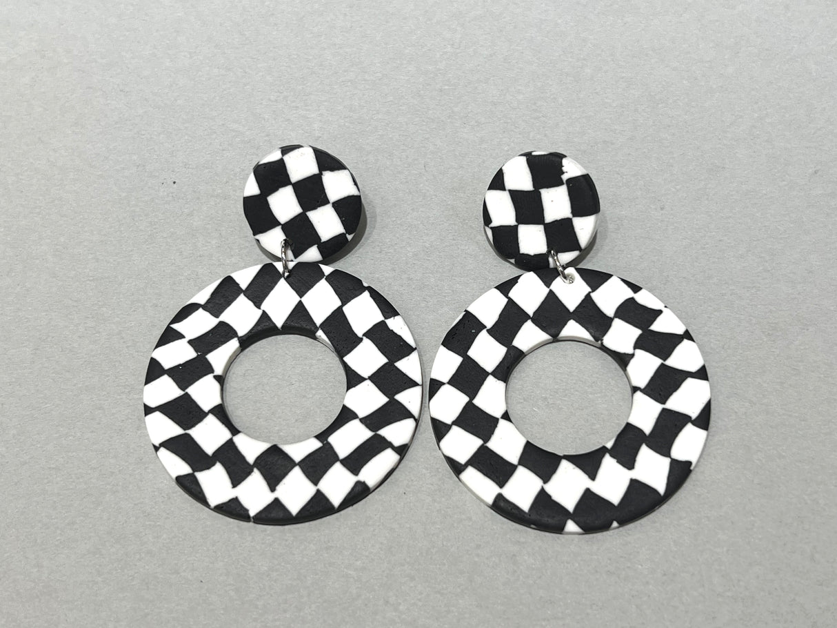 Back & White Cheques Round Hoops Earrings JYM00052BKW