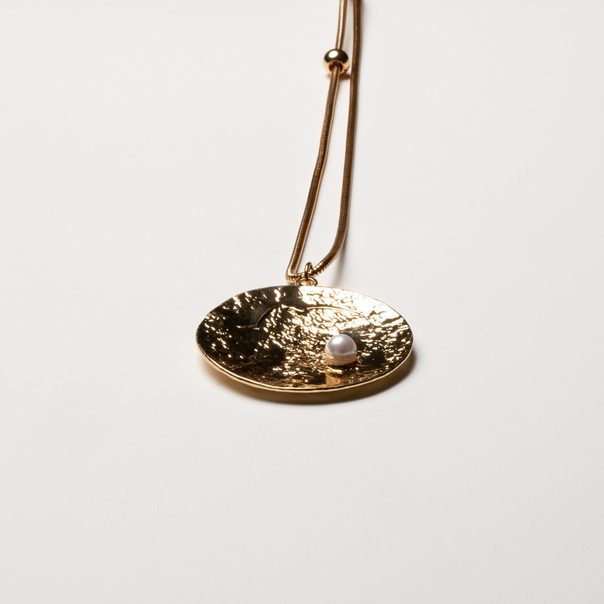 Circle With A Pearl Pendant Long Necklace