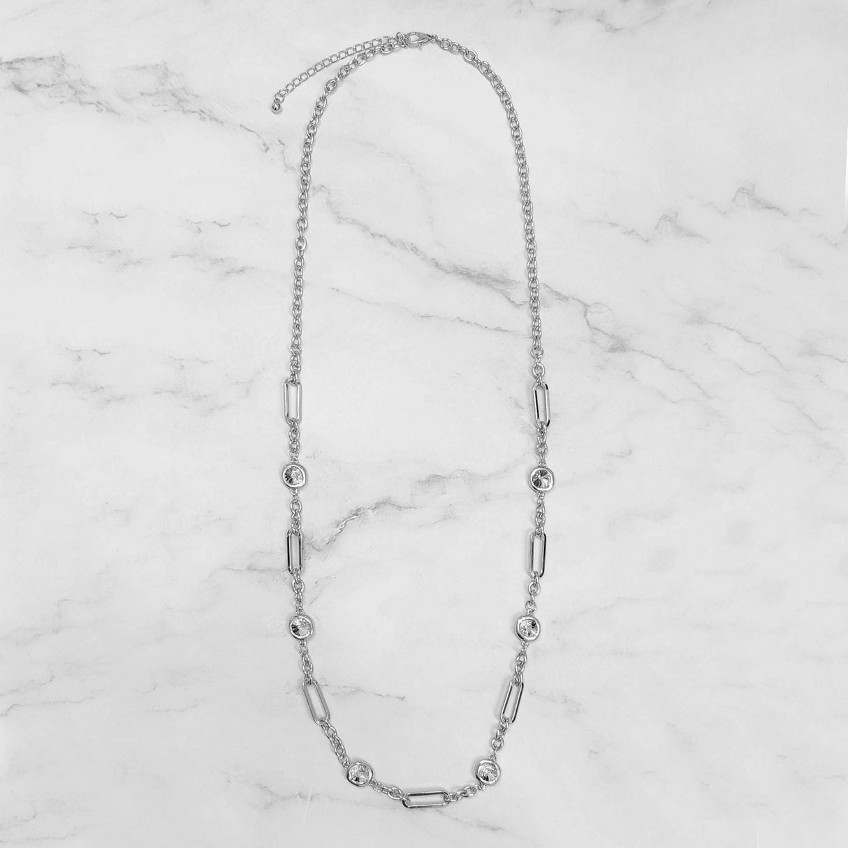 Diamante In Long Chain Neckalce
