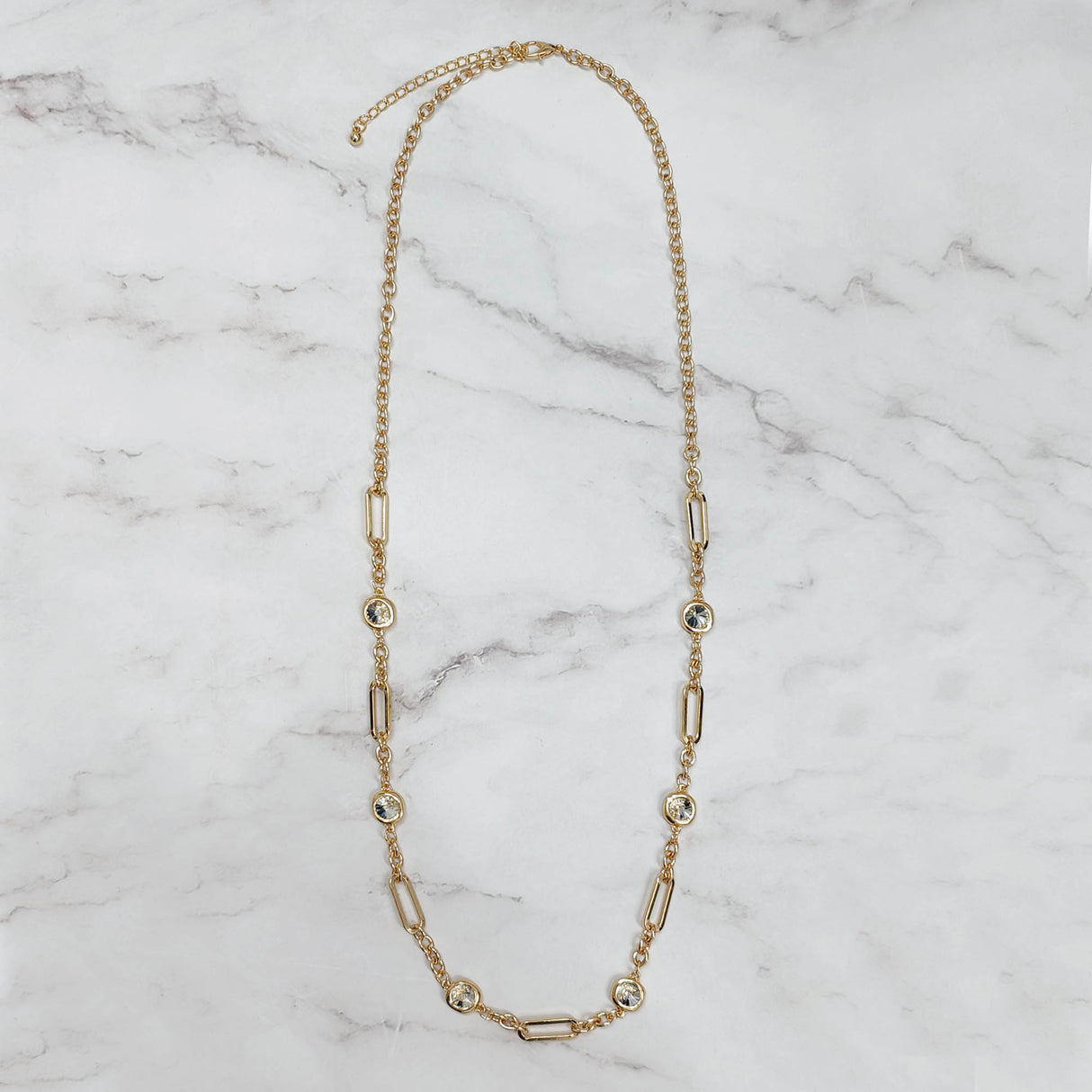 Diamante In Long Chain Neckalce