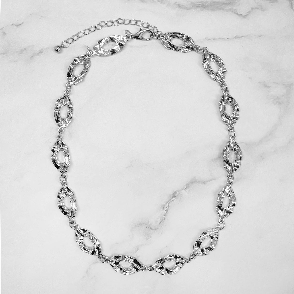 Hallow Ovals In Chain Necklace