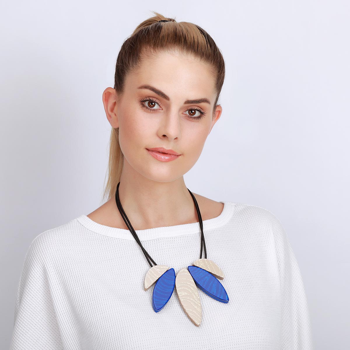 Bold Blue and Cream Rope Necklace YD21007MUL