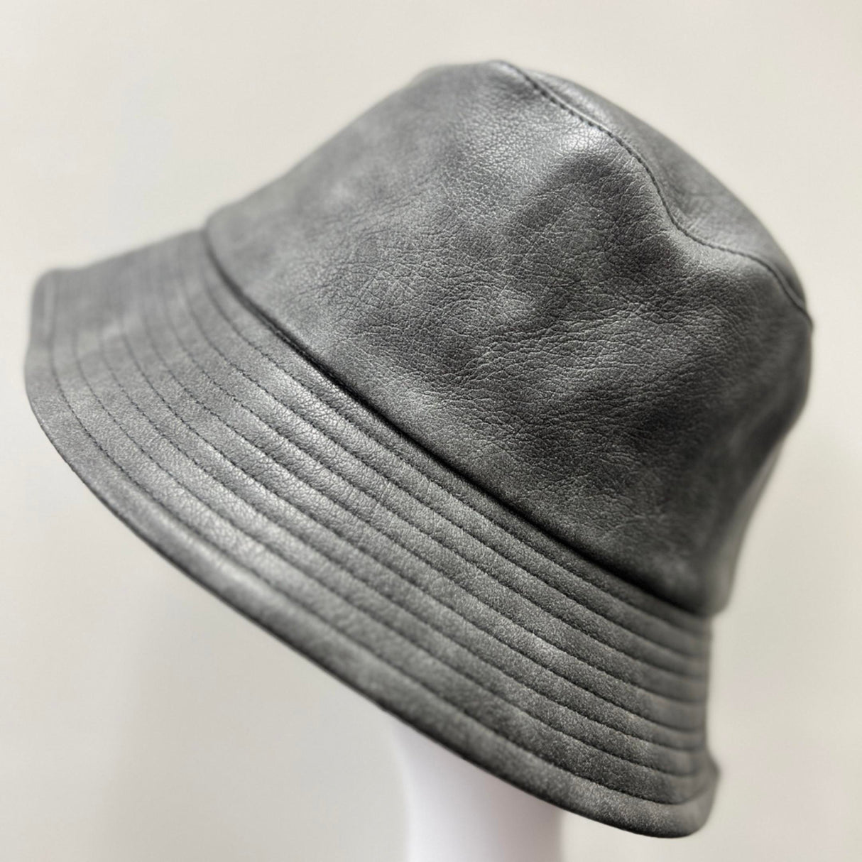 LEATHER EFFECT HATS WASHED LEATHER EFFECT HERRINGBONE