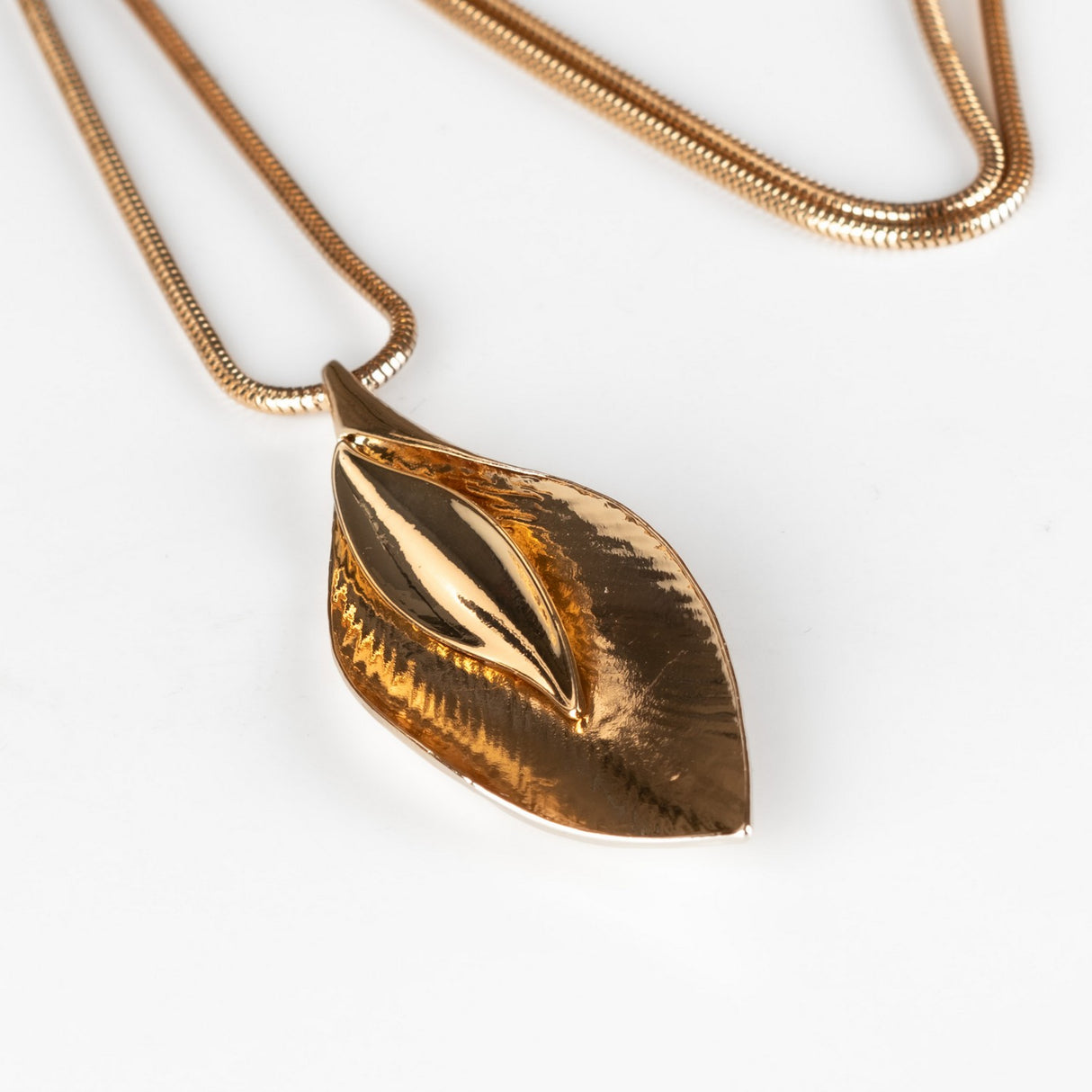 Beautiful Leaf Pendant Long Necklace